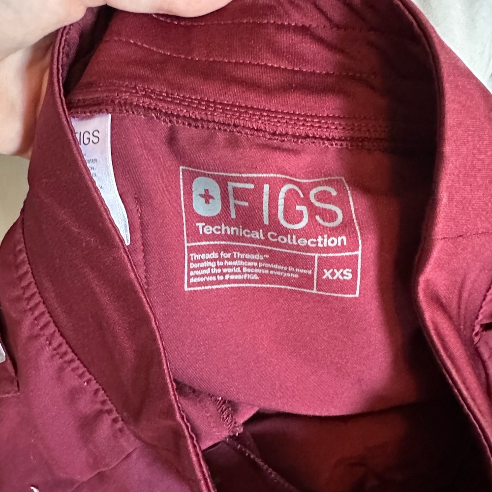 Figs Maroon Scrub Set - Picture 3 of 5